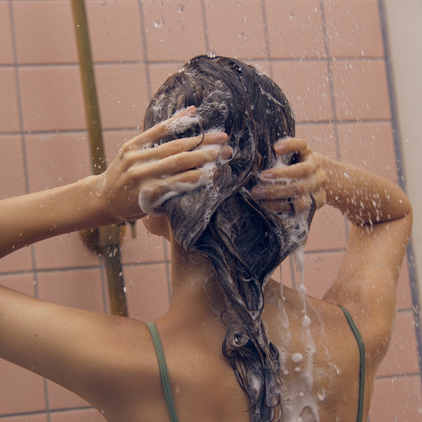 Aromatica Rosemary Scalp Scaling Shampoo - Application