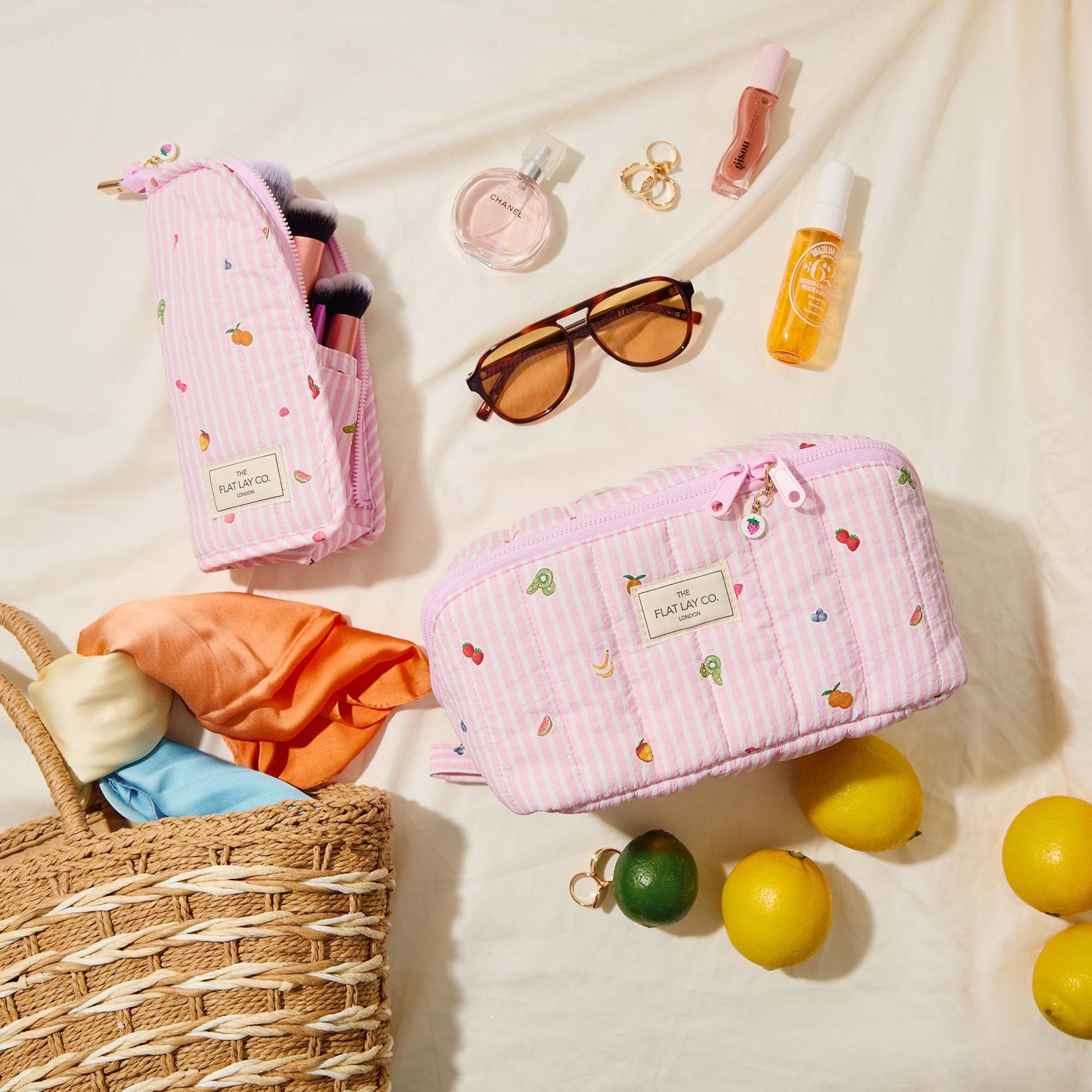 The Flat Lay Co. Marshmallow Flat Lay Makeup Box Bag - Frutas - Image 7