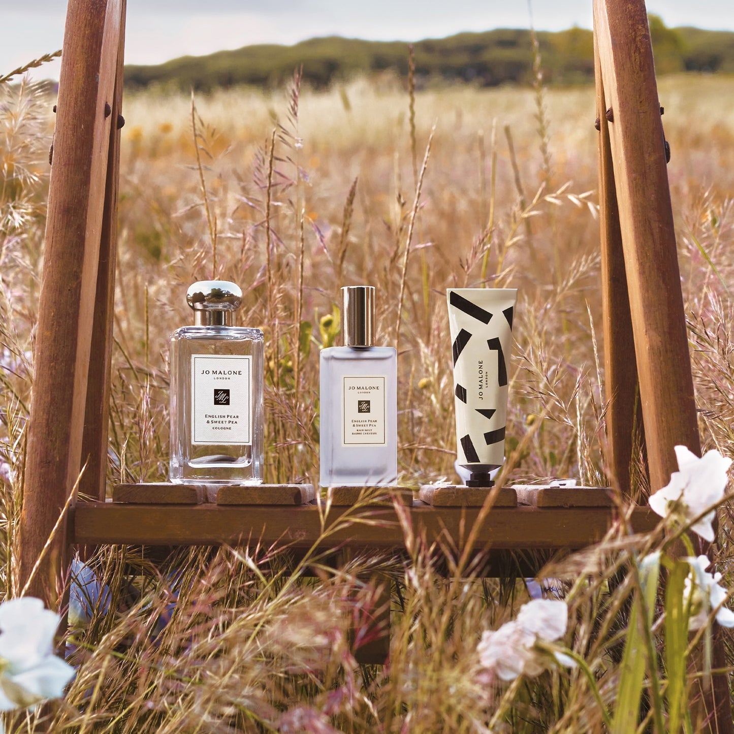 Jo Malone London English Pear & Sweet Pea Hand Cream - Application