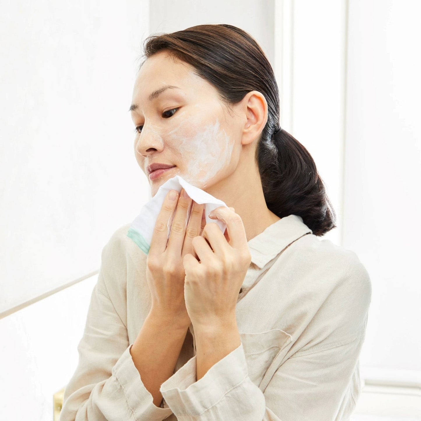 Liz Earle Cleanse & Polish Tube - Image 4