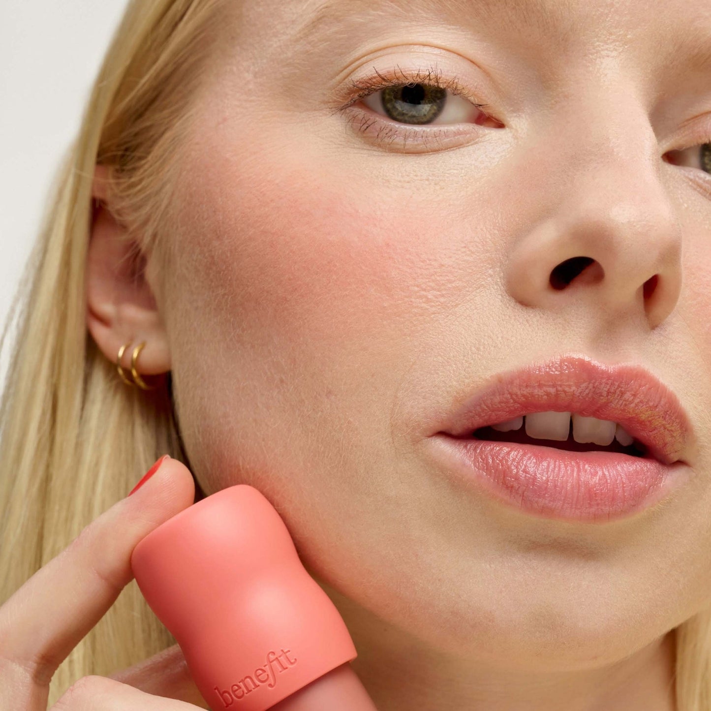 Benefit Play Daze Natural-Matte Liquid Blush - Image 12