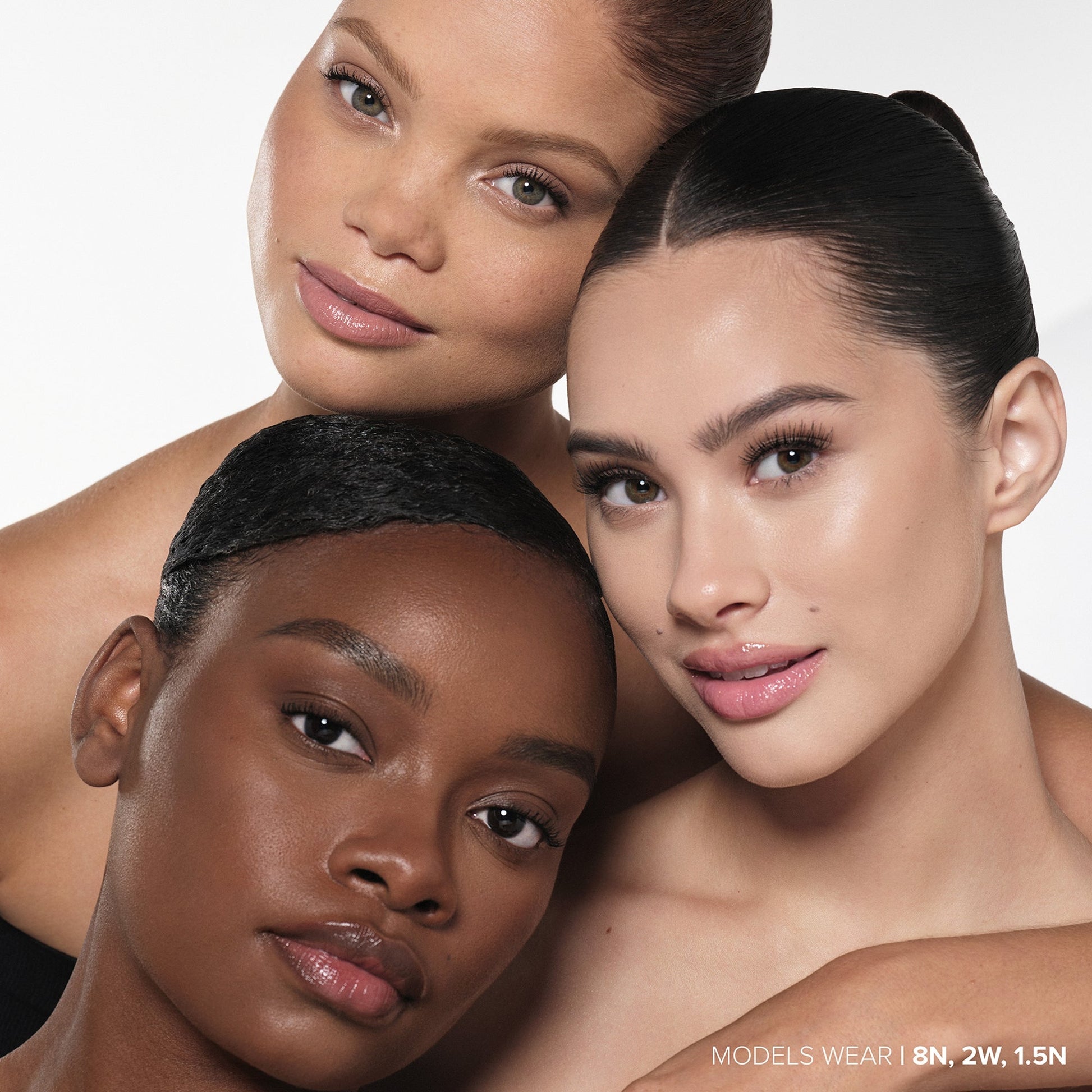 Anastasia Beverly Hills Impeccable Foundation & Face Brush - Application