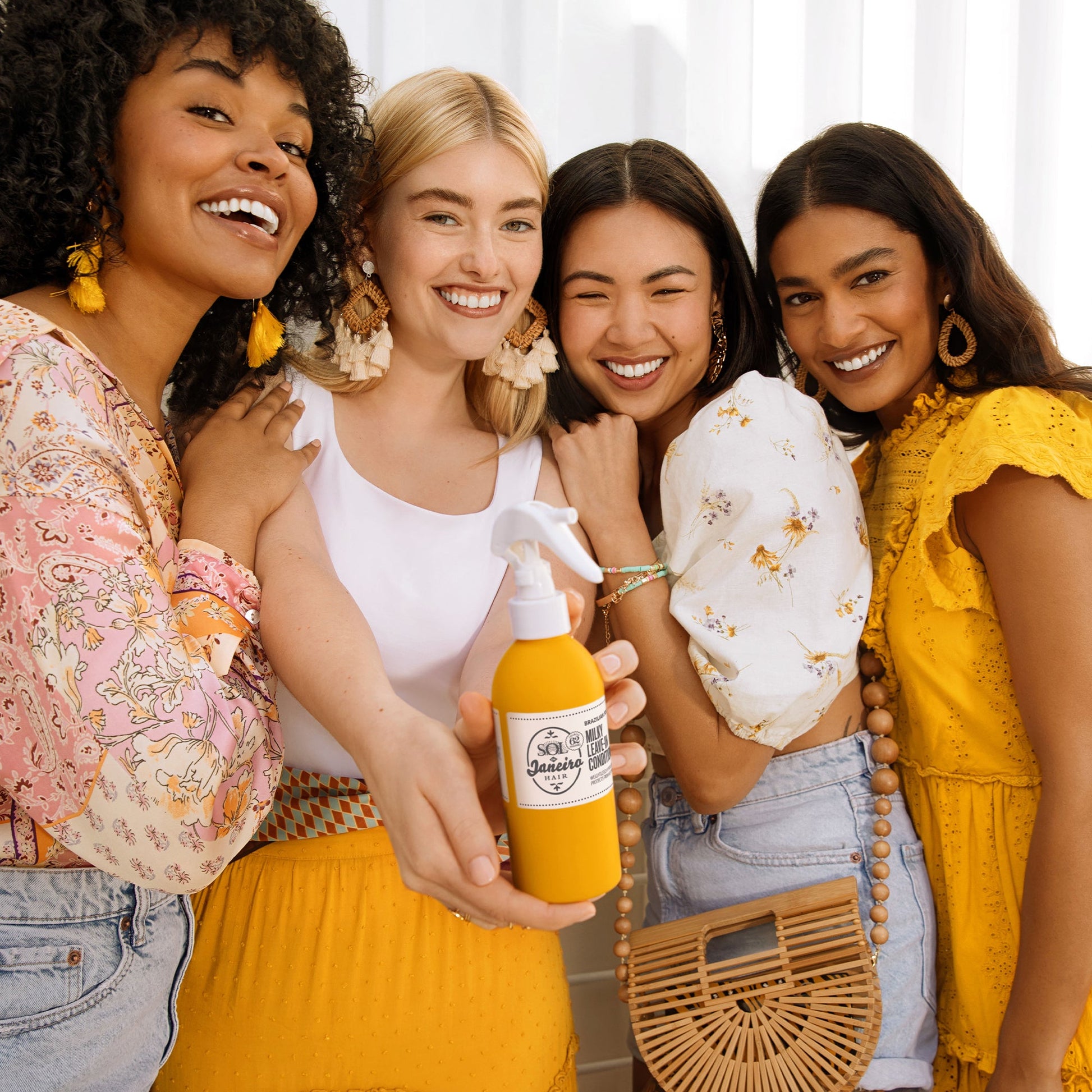 Sol de Janeiro Brazilian Joia Milky Leave-In Conditioner - Application