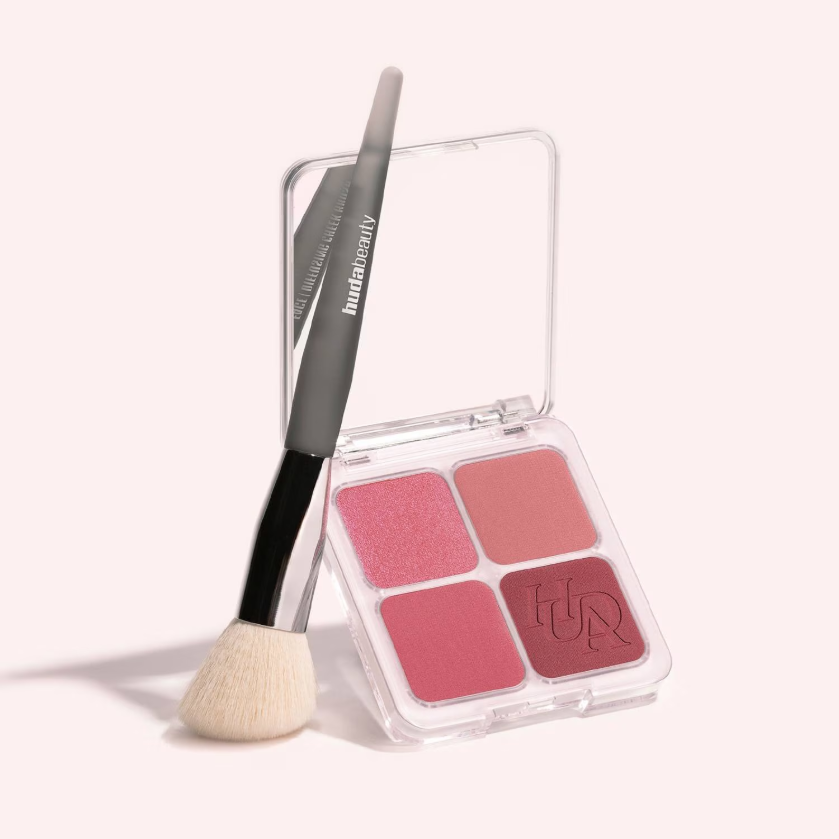 Huda Beauty Diffusing Cheek Brush 1 x piece - Application