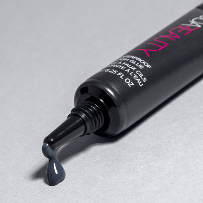 Huda Beauty Waterproof - Lash Glue - Application